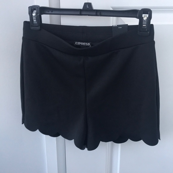 NWT High waisted scallop shorts - Picture 3 of 5